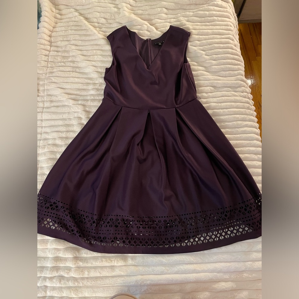 Lace trim dress, gently worn selling as it no longer fits me. Size 14 by Tiana B
